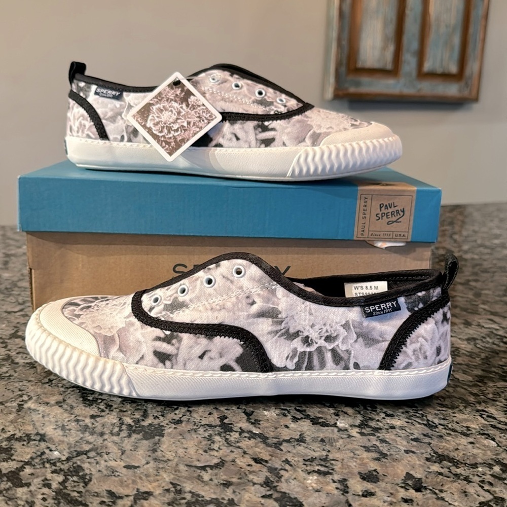 Sperry Sayel Clew Floral Xray NIB 8.5